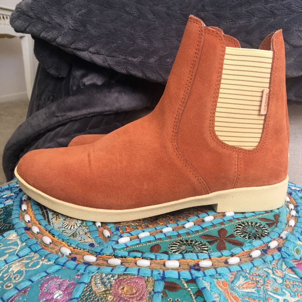 Vans dessert boots